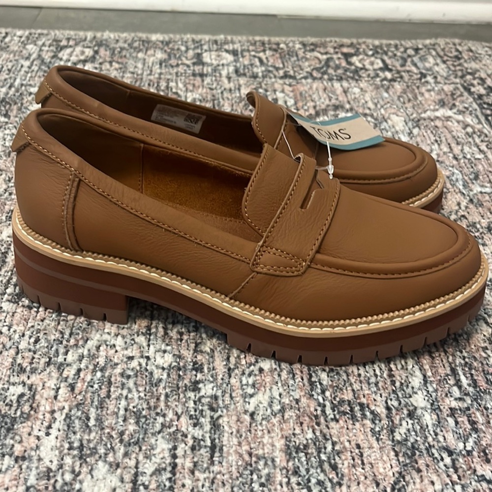 Toms Cara Tan Leather Penny Loafer size 8 - new with tags! Camel